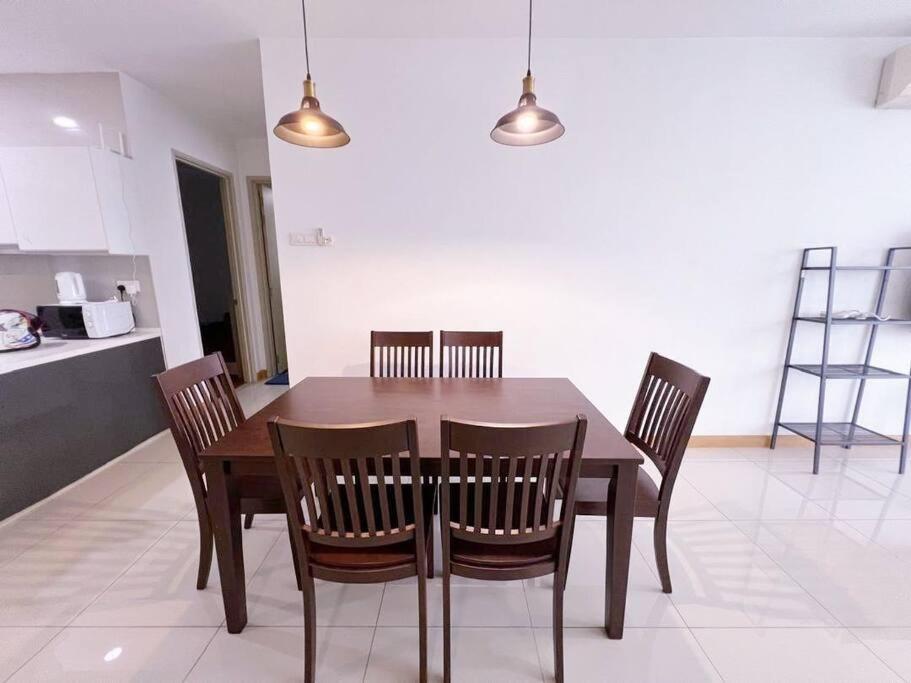 Pangsapuri Promo Connected Train 3 Bedrooms - Above Mall 25 *
