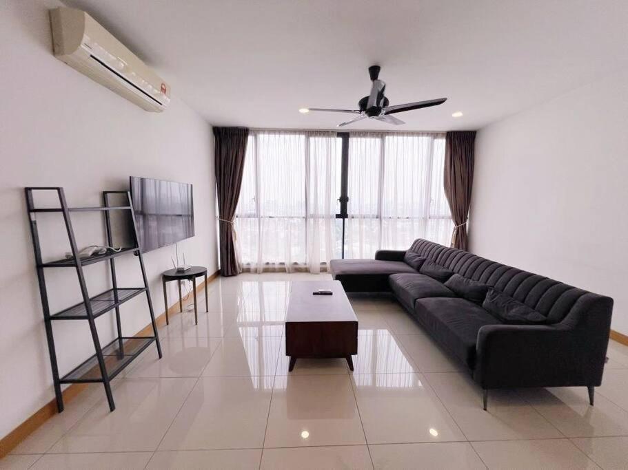 Pangsapuri Promo Connected Train 3 Bedrooms - Above Mall 25 Kuala Lumpur